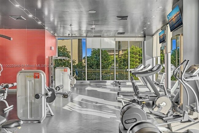 Building Photo - 2602 E Hallandale Beach Blvd
