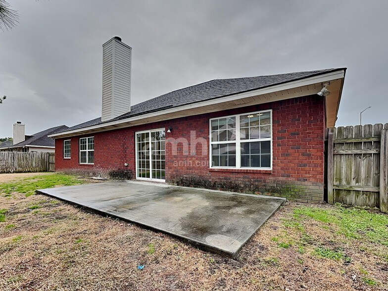 Building Photo - 307 Pebble Dr