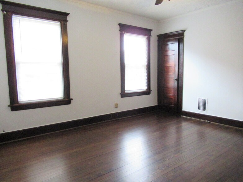 Building Photo - 55 Eaton St