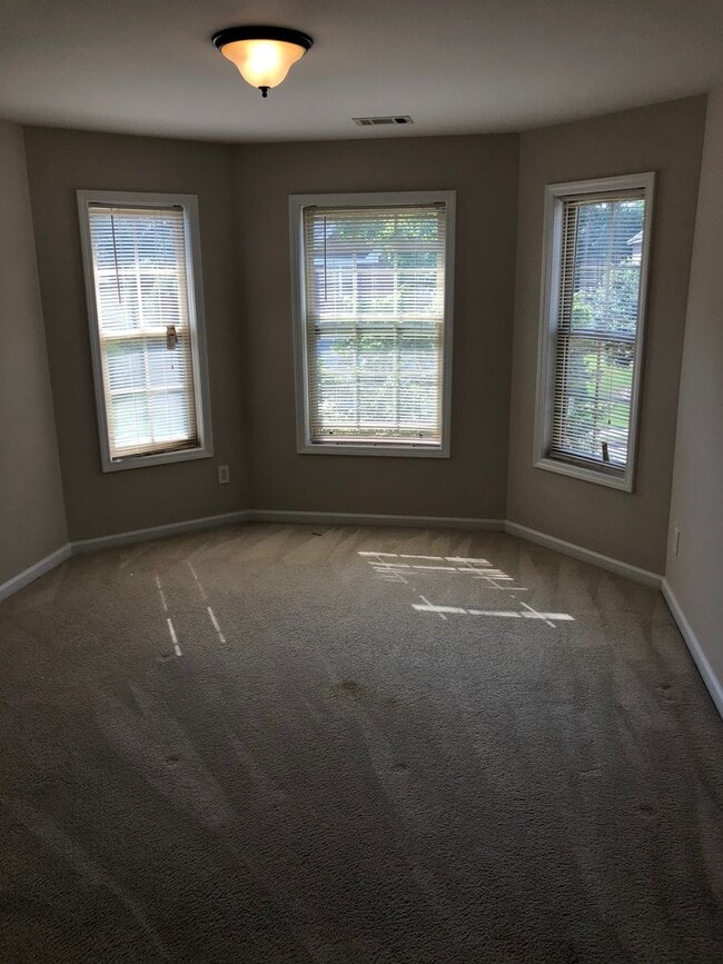 Building Photo - Beautiful 5 Bed 4 Bath Home in Heart of Co...