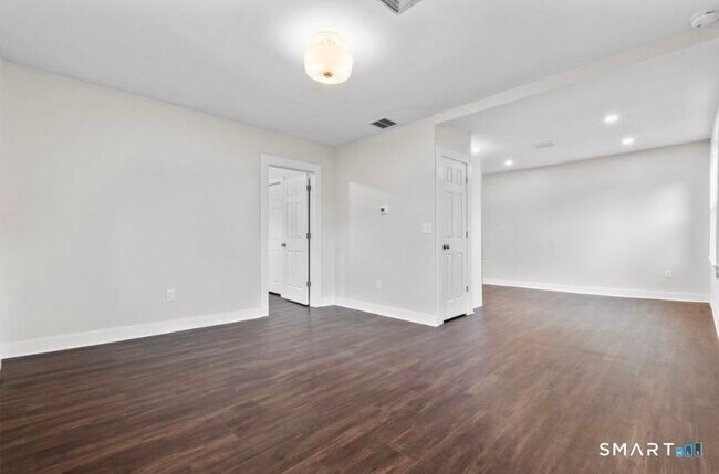 Building Photo - 57 E Main St