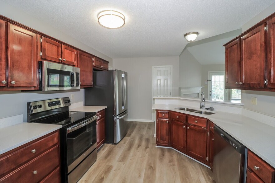 Building Photo - 8891 Hidden Springs Cove