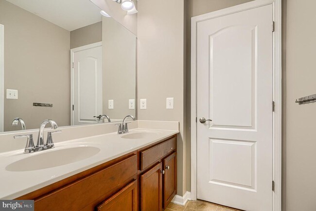 Building Photo - 601 Long Wall Dr