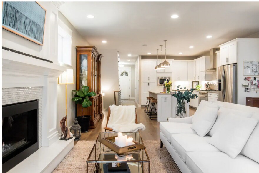 Building Photo - 2342 N Clarkson St