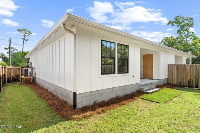 Building Photo - 2614 Cypress St