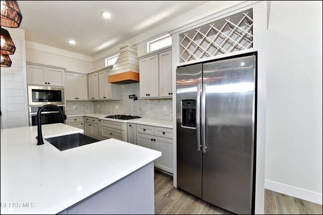 Building Photo - 13868 Paseo Perlas Dr