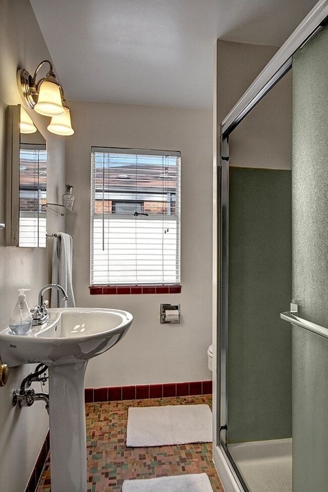 Building Photo - CLICK "REQUEST A TOUR" NOW!