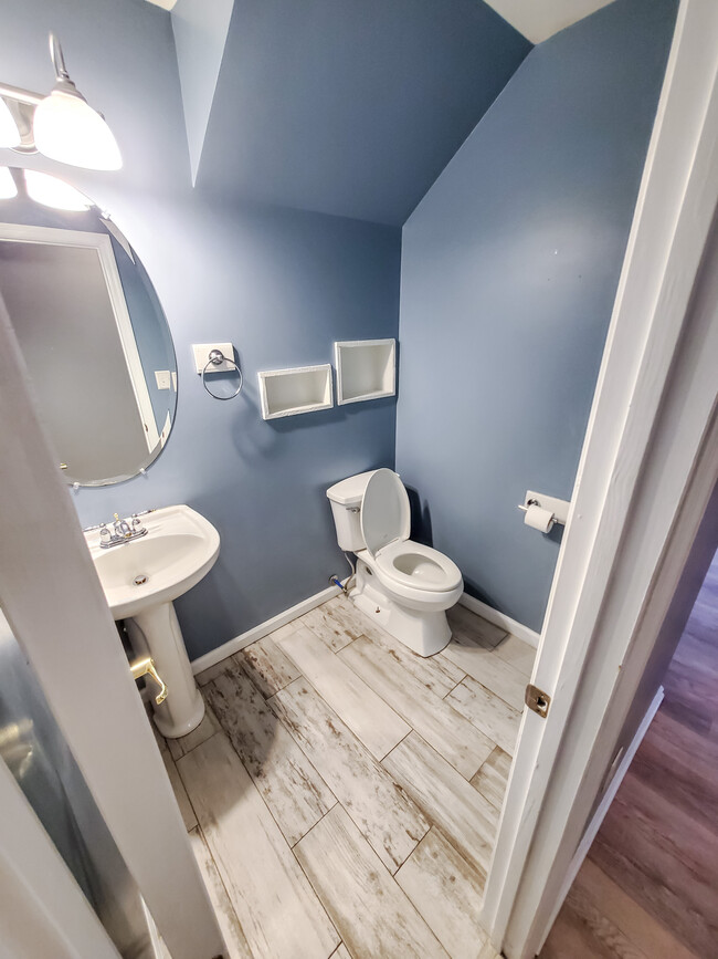 Downstairs Half Bath - 403 Arbor Oaks Dr