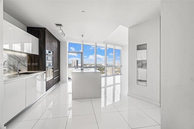 Building Photo - 851 NE 1st Ave