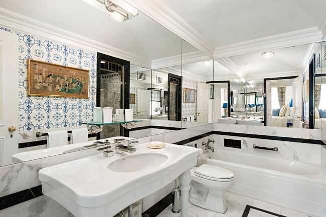 Building Photo - 781 5th Ave