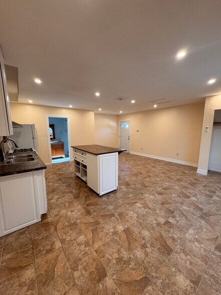 Building Photo - 1116 Delwood Ave