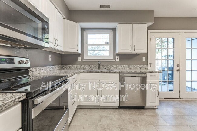 Building Photo - 6044 Sirenia Pl