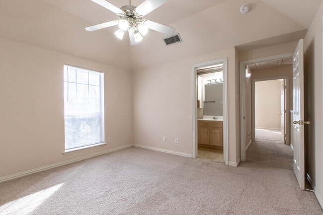 Building Photo - Withers Place Townhome!!