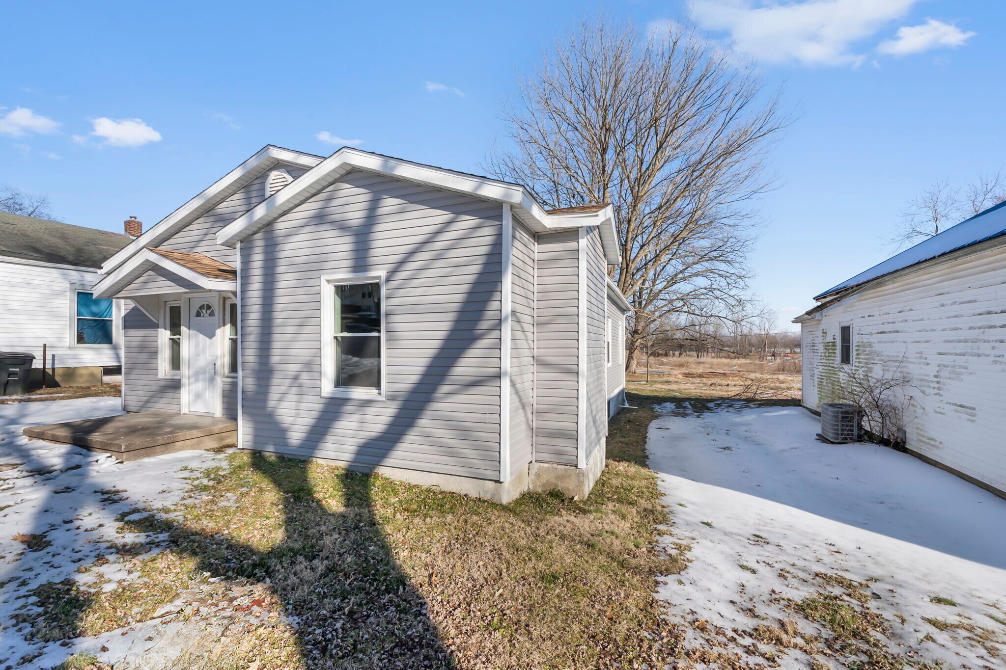 Building Photo - 1438 N Water St