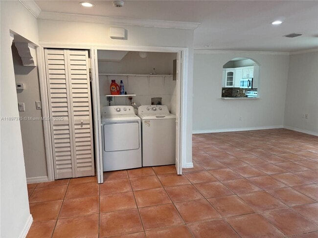 Building Photo - 10865 Gibson Dr