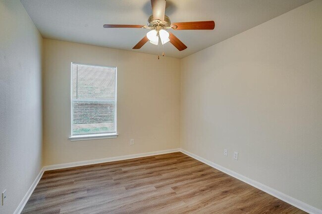 Building Photo - 4332 Hidden Park Dr