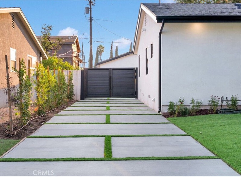 Building Photo - 10509 Dempsey Ave