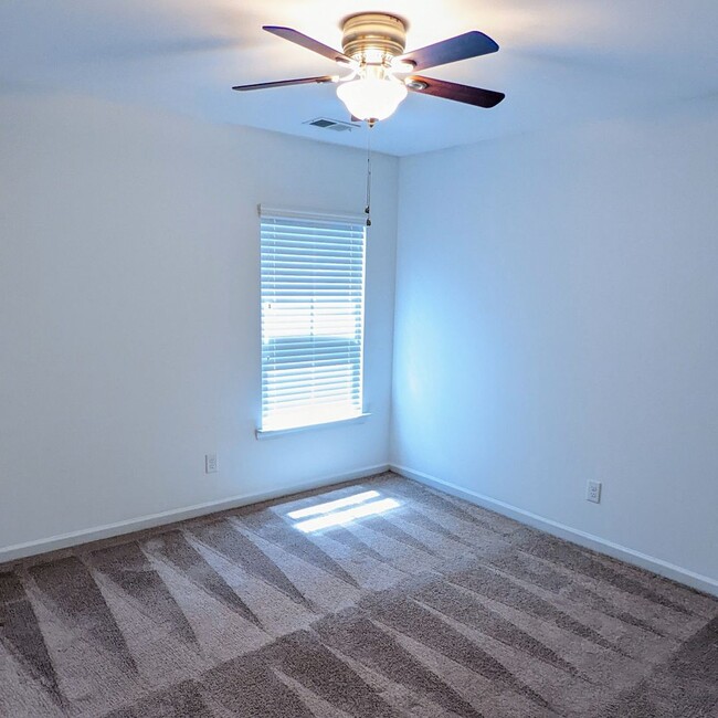 Building Photo - Beautiful 4 Bedroom Home in Palmetto Pointe