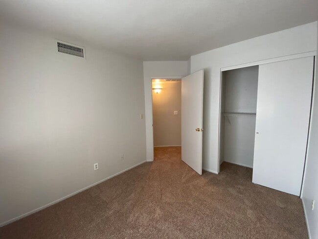 Building Photo - Chandler Townhouse 2 Bed & 1.5 Bath - 2 St...