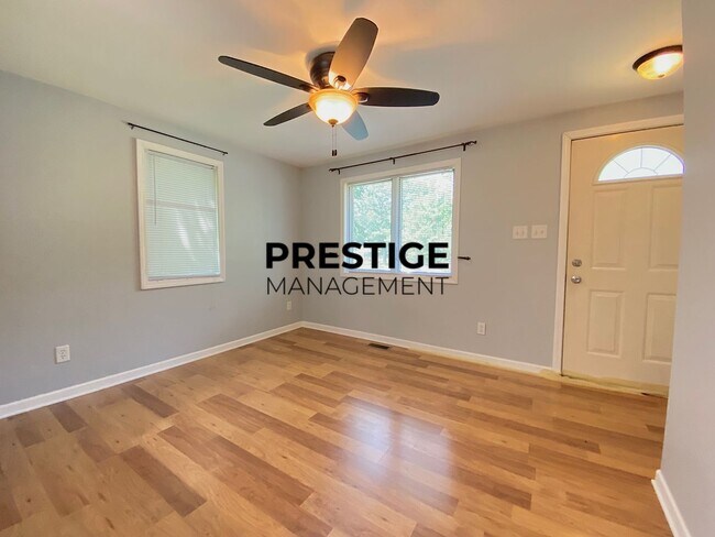 Building Photo - 2 Bedroom Home In Dyer