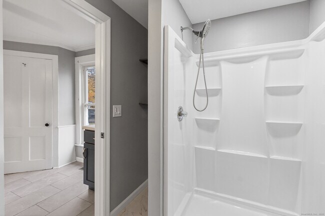 Building Photo - 1701 Farmington Ave