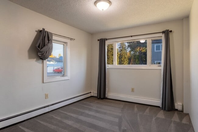 Building Photo - 2 Bed/1Ba Condo