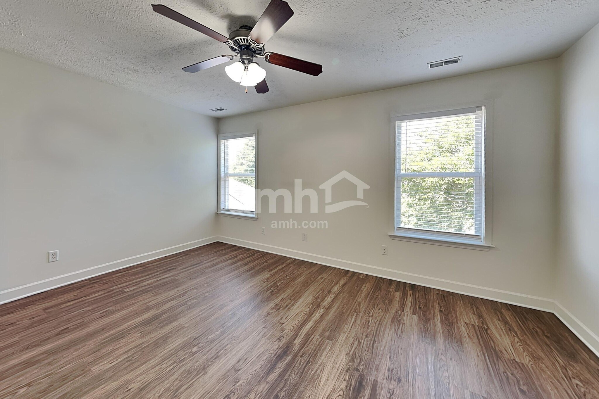 Building Photo - 1504 Beaconcrest Cir