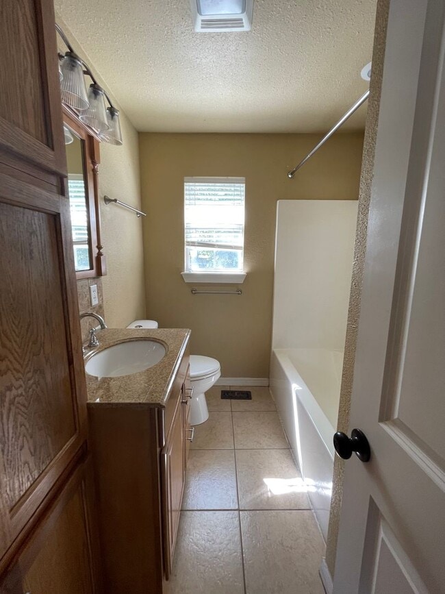 Building Photo - 2 bedroom House near Downtown BA