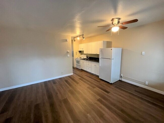 Building Photo - Cap Hill 1 Bedroom