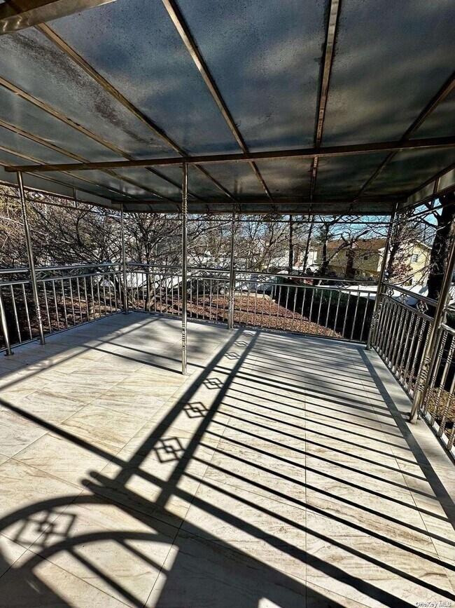 Building Photo - 283 Commack Rd