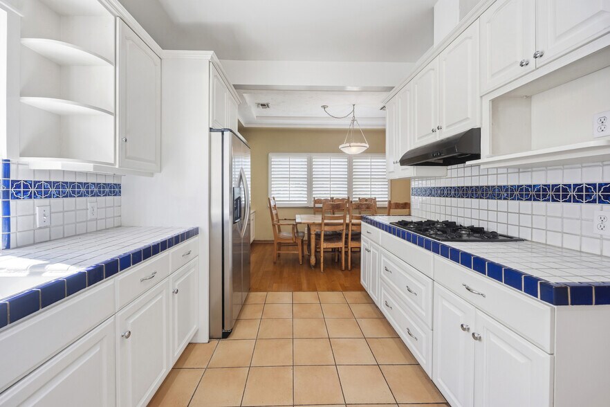 Building Photo - 166 N Arnaz Dr