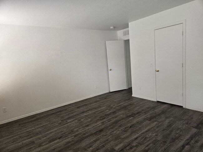Building Photo - 3 bed, 2 bath in Surprise
