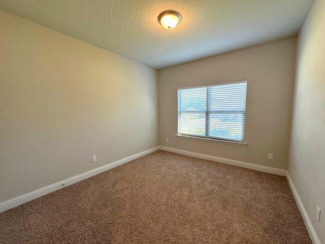 Building Photo - 11464 Oak Aly Dr S