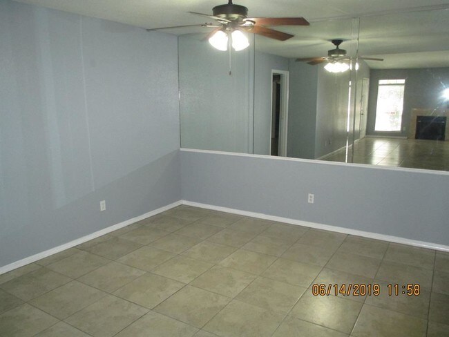 Building Photo - 7400 Bellerive Dr