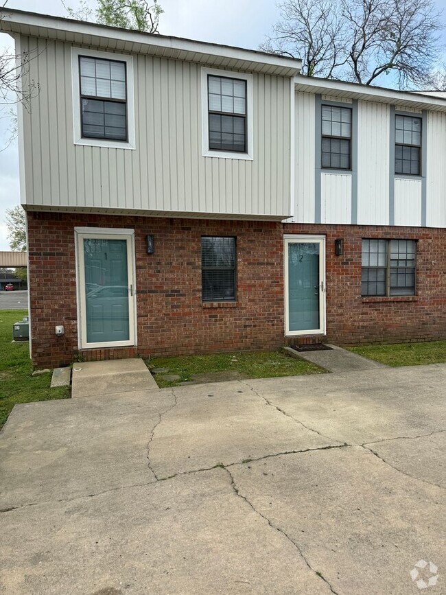 Building Photo - 1121 Magnolia St SE