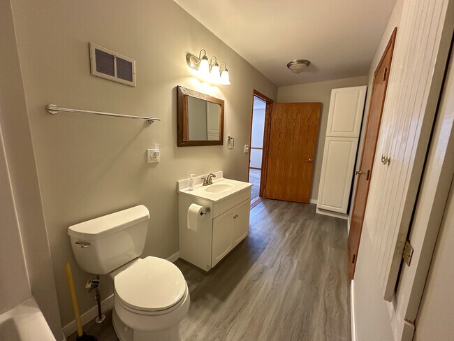 Building Photo - 1208 Baker Ave