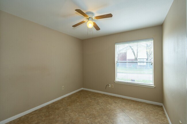 Building Photo - 12034 Paddock Way