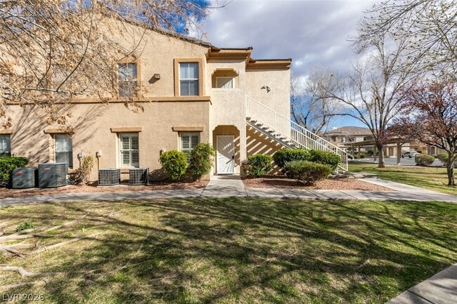 Building Photo - 3400 Cabana Dr