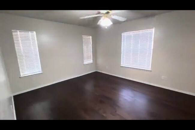 Building Photo - Awesome home in quiet. Culdesac