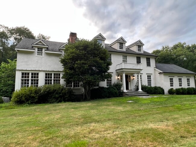 Building Photo - 120 Merwins Ln