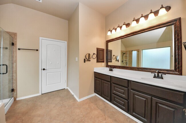 Building Photo - 4614 S Creekmont Dr