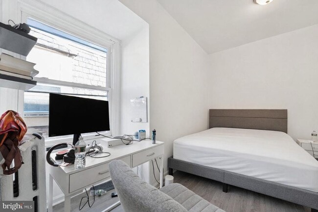 Building Photo - 329 N 34th St