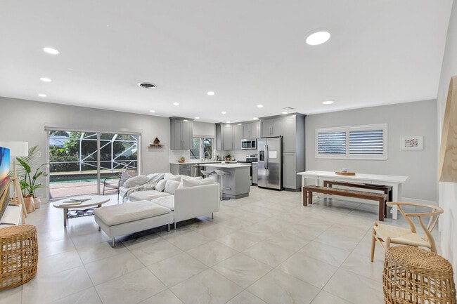 Building Photo - 1300 SW 13th St