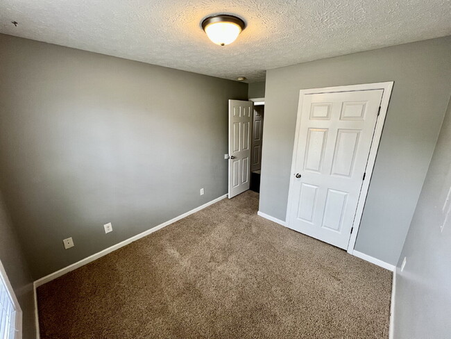 Building Photo - 2785 Russet Ridge Dr