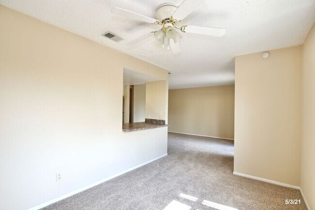 Building Photo - Spacious 2/2 Condo Located in the Gated Community of Hawthorne Village - Orlando!
