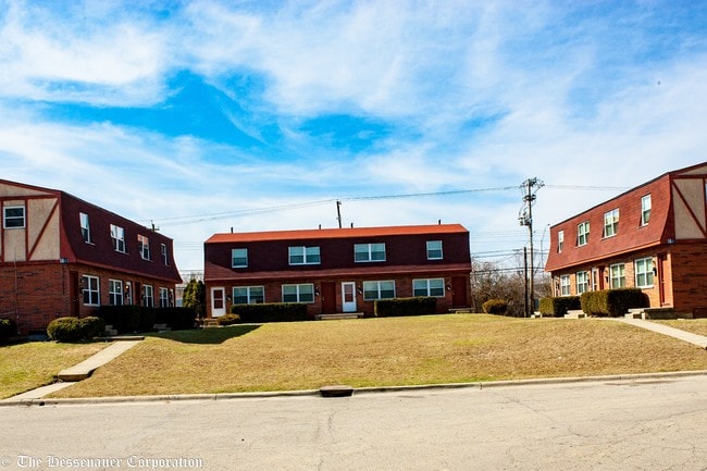 Exterior - Ironwood Court Apartments - Ironwood Court Apartments