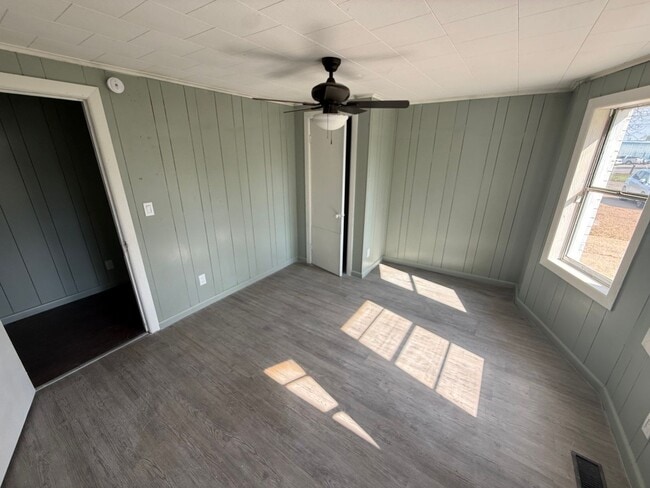 Building Photo - Renovated 5 Bedroom 2 Bath Home for Rent!