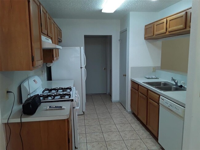 Building Photo - 3119 E Heatherock Cir
