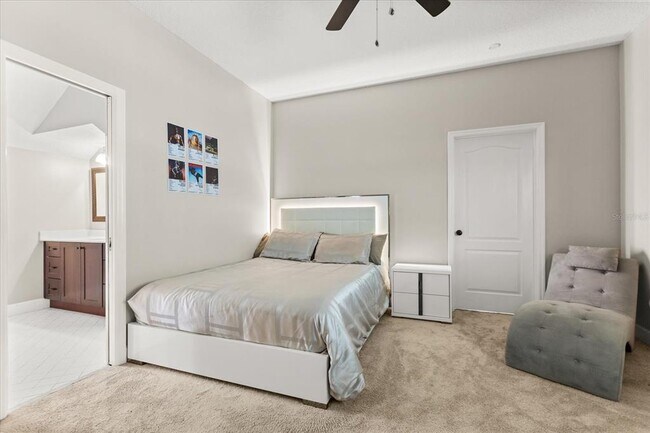 Building Photo - 8800 Torey Pines Terrace