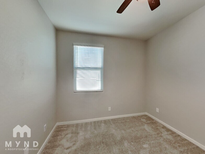 Building Photo - 9520 Thatcher Ave